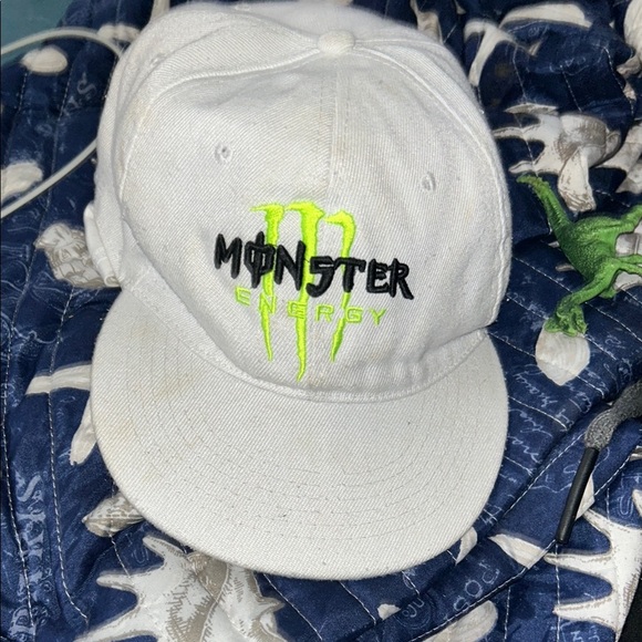 Vtg monster hat white lime green and black fitted size 7 1/4 - Picture 1 of 3